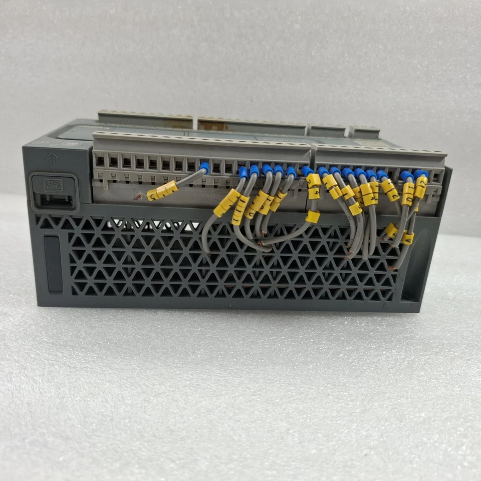 SCHNEIDER ELECTRIC MODICON TM200C40R RELAY OUT 50/60Hz 56-69VA 100-240VAC